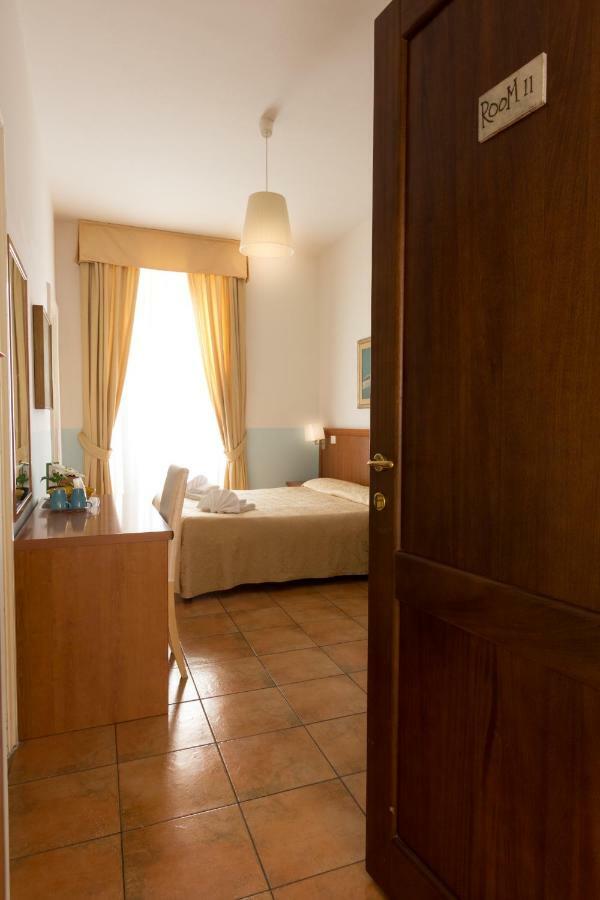 Few Steps From St Peter Bed & Breakfast エクステリア 写真